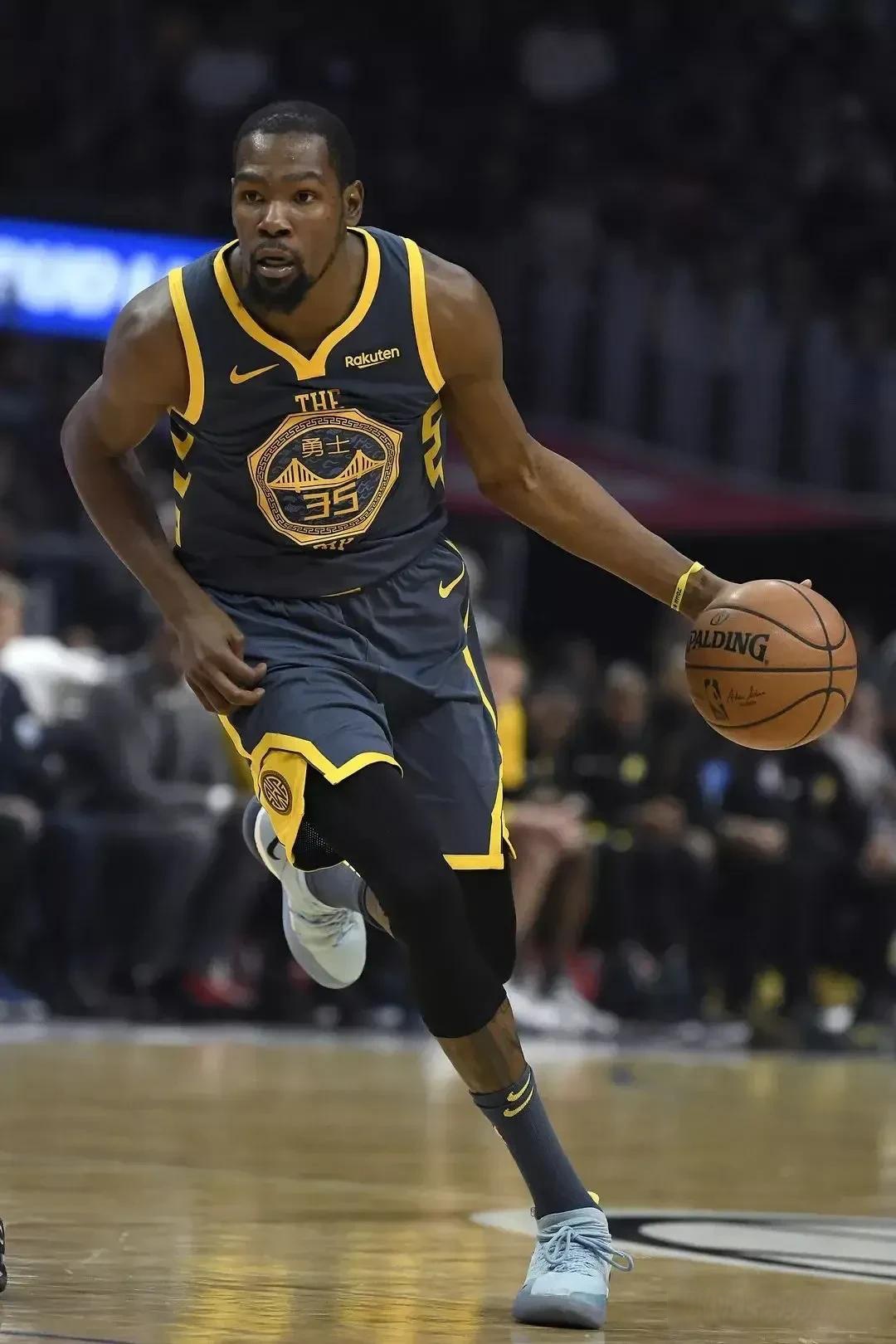 而是两个人 而是两个人